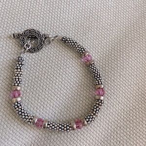 Beaded bracelet with toggle clasp